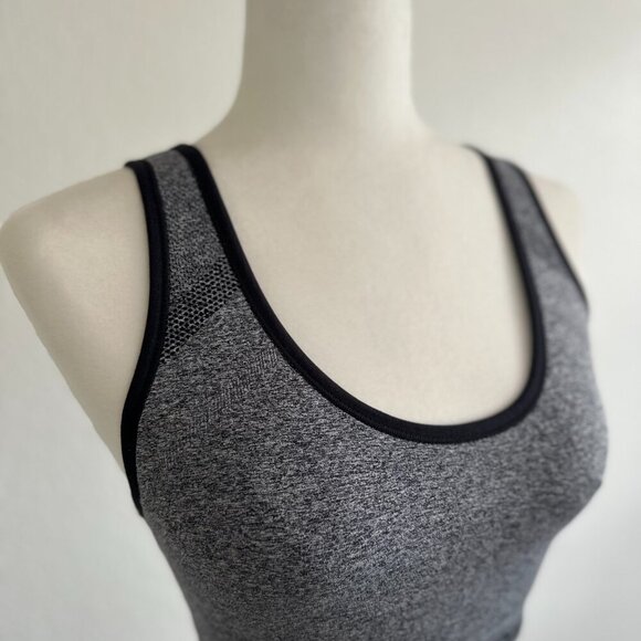 🖤 Reebok Gray Seamless Sports Bra - Size Medium🖤 - Picture 1 of 6